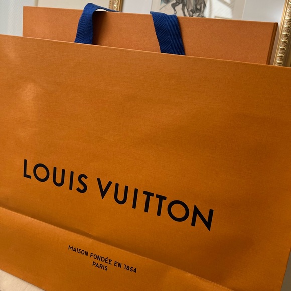 Brand new with box Louis Vuitton On My Side MM tote/crossbody/shoulder bag - Picture 8 of 10